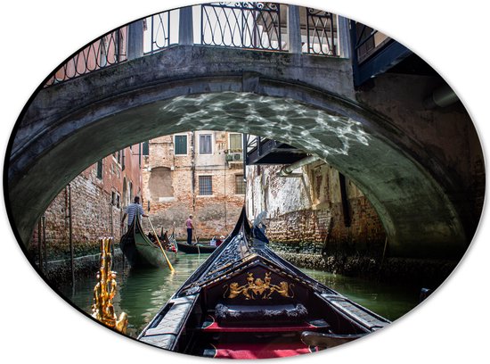Dibond Ovaal - Traditionele Italiaanse Gondel door de Wateren van Venetië - 28x21 cm Foto op Ovaal (Met Ophangsysteem)