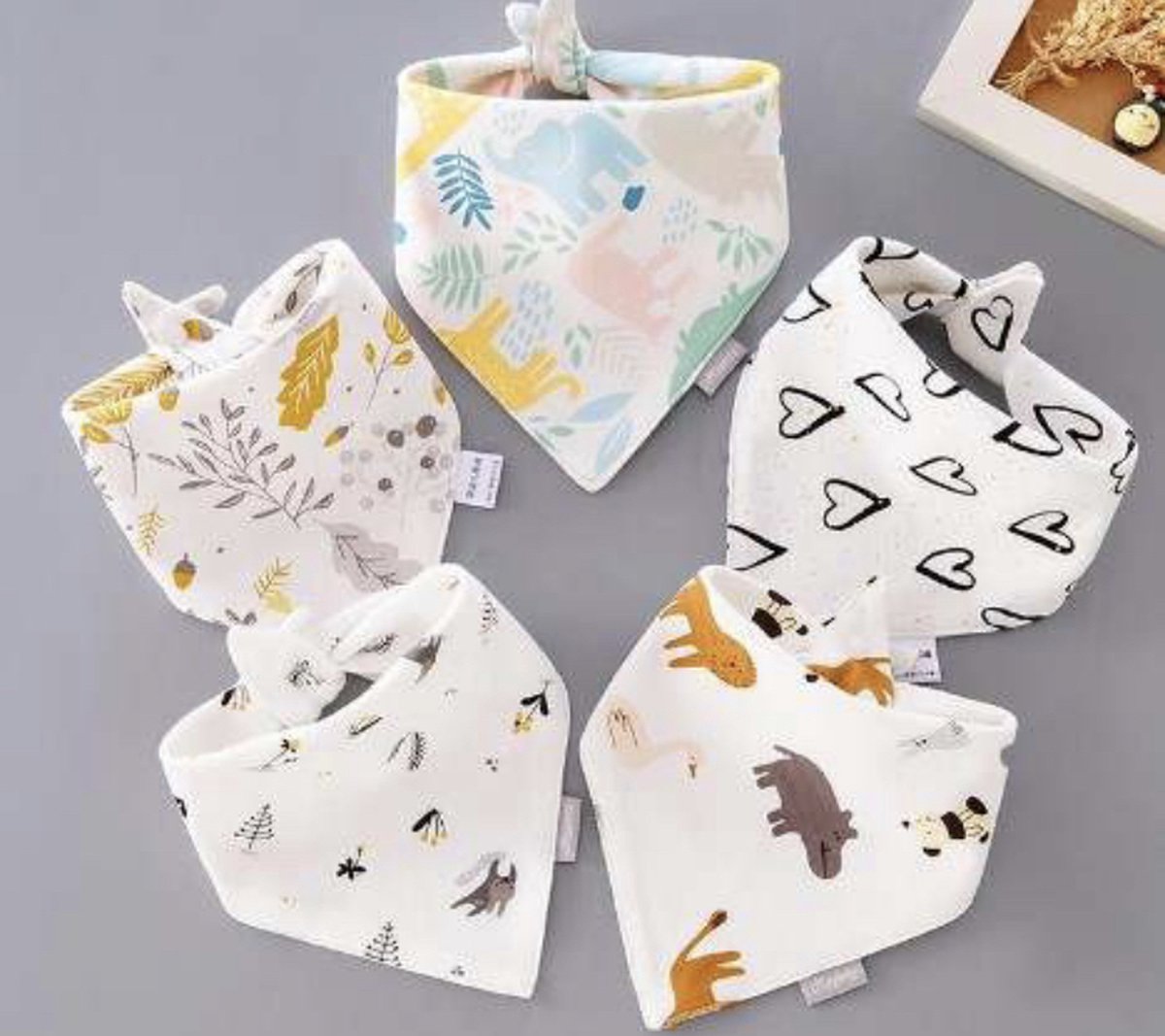 Goedkoopste IL BAMBINI - set van 5 slabbetjes voor baby - hartjes en diertjes