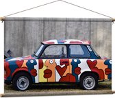 Textielposter - Versierde Auto met Kleurrijke Gezichten - 90x60 cm Foto op Textiel
