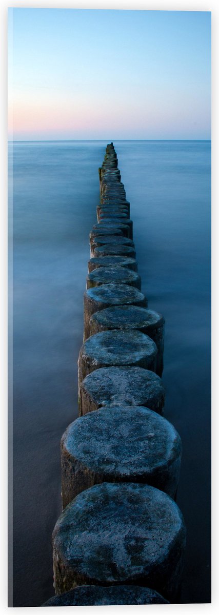 Acrylglas - Strand - Zand - Zee - Palen - Hout - 20x60 cm Foto op Acrylglas (Wanddecoratie