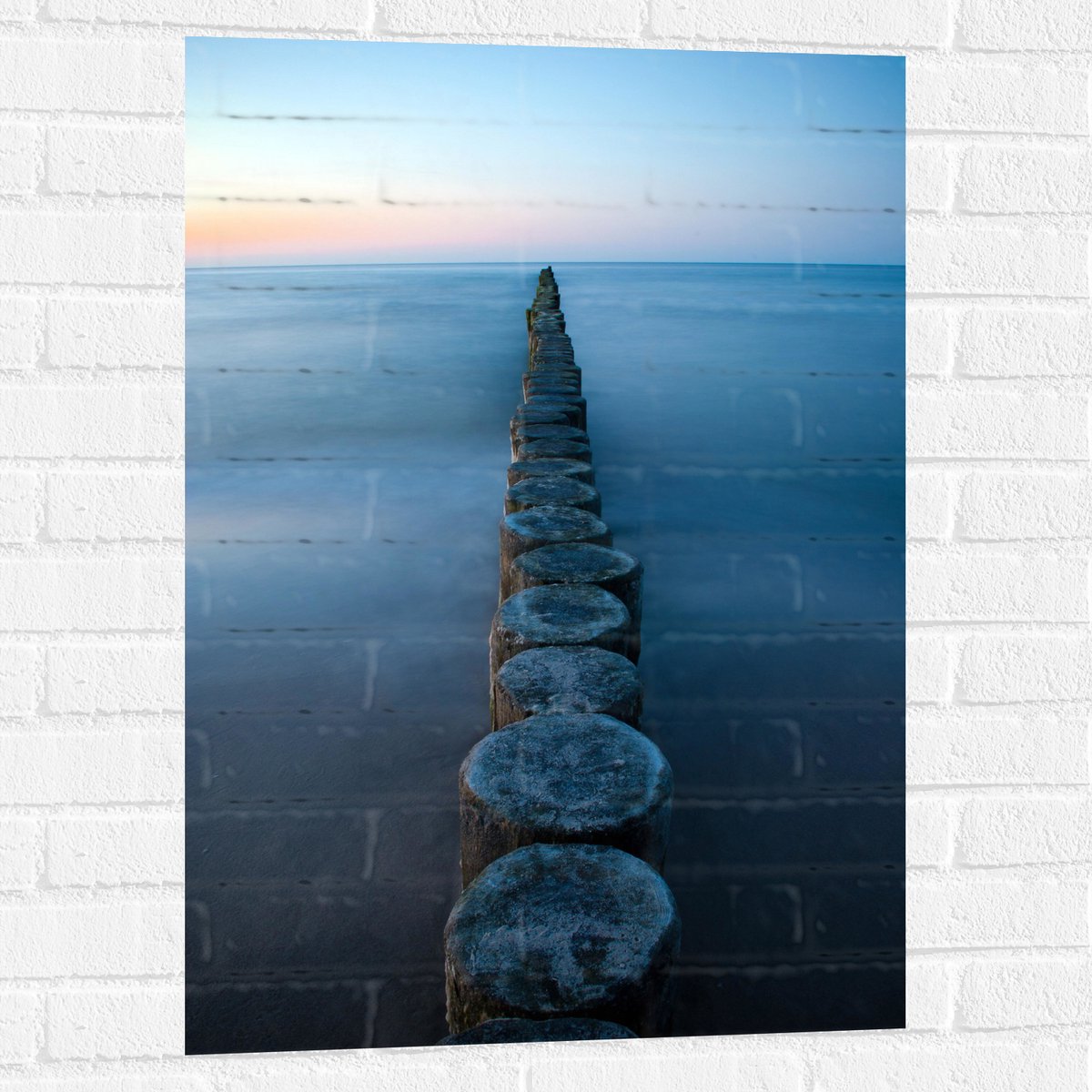 Muursticker - Strand - Zand - Zee - Palen - Hout - 60x90 cm Foto op Muursticker