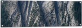 Tuinposter – Berg - Zijkant - Bomen - Bosjes - 120x40 cm Foto op Tuinposter (wanddecoratie voor buiten en binnen)