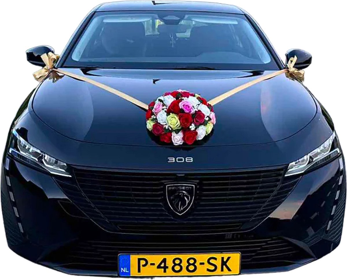 AUTODECO.NL - RIA Auto Versiering Bruiloft - Trouwauto Decoratie Gouden Lint met ronde Rozen bloemstuk - Autodecoratie - Rozen & Linten - Motorkap Versiering - Autobloemstuk Bruiloft - Bloemen op de Auto - Bloemen op de Motorkap - Trouwen