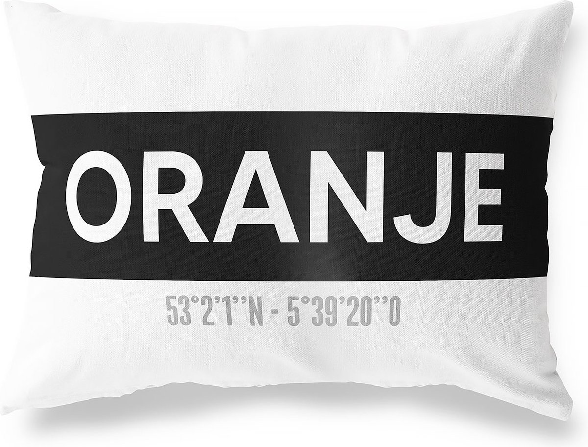 Tuinkussen ORANJE - DRENTHE met coördinaten - Buitenkussen - Bootkussen - Weerbestendig - Jouw Plaats - Studio216 - Modern - Zwart-Wit - 50x30cm