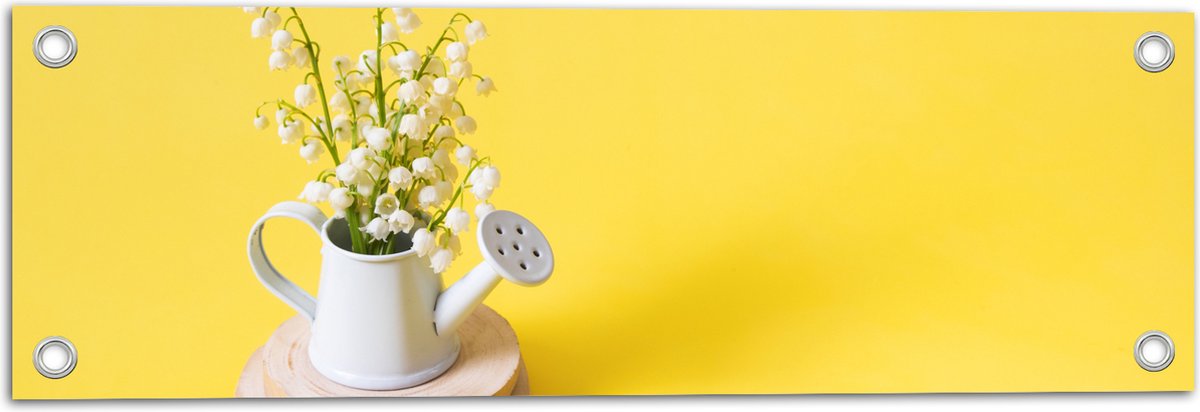 Tuinposter – Boeket in Gieter met Gele Achtergrond - 60x20 cm Foto op Tuinposter (wanddecoratie voor buiten en binnen)