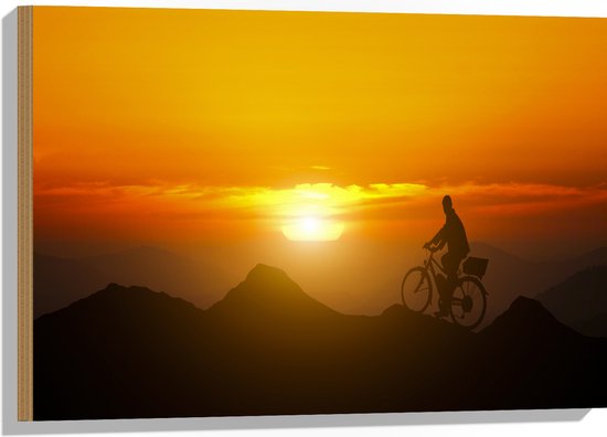 Hout - Silhouet van Man Fietsend over Kronkelende Bergtoppen bij Felkleurige Zonsondergang - 75x50 cm - 9 mm dik - Foto op Hout (Met Ophangsysteem)