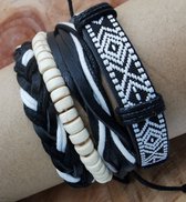 Stoere - heren armband – Set van 4 verschillende bandjes waarvan: Leer, hout kralen, textiel - zelf in grootte instelbaar.