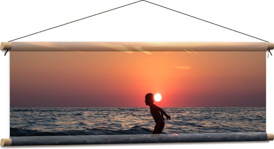 Textielposter - Kindje - Zee - Water - Zonsondergang - 90x30 cm Foto op Textiel