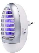 Muggenlamp met UV Electro licht - Insectenlamp - Muggenstekker - met Schoonmaakdoekje