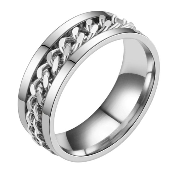 Een zilverkleurige roestvrij stalen ring met een draaiende middelste band van schakels.