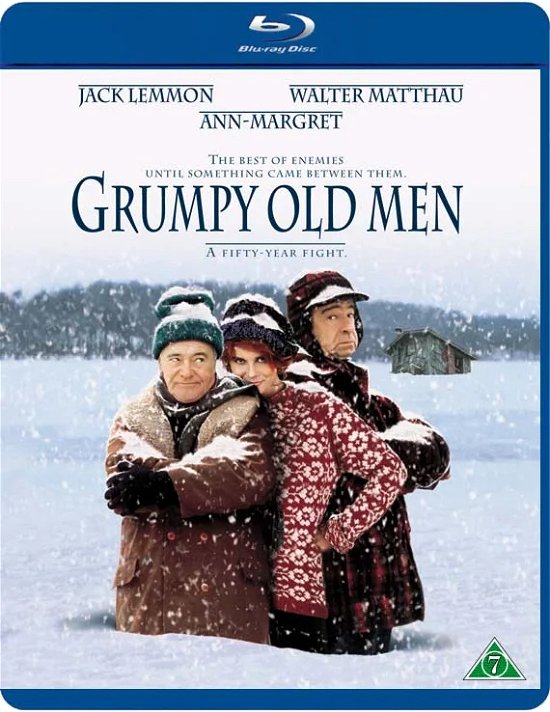 Jack Lemmon, Walter Matthau en Ann-Margret in de sneeuw op de Blu-ray hoes van Grumpy Old Men.