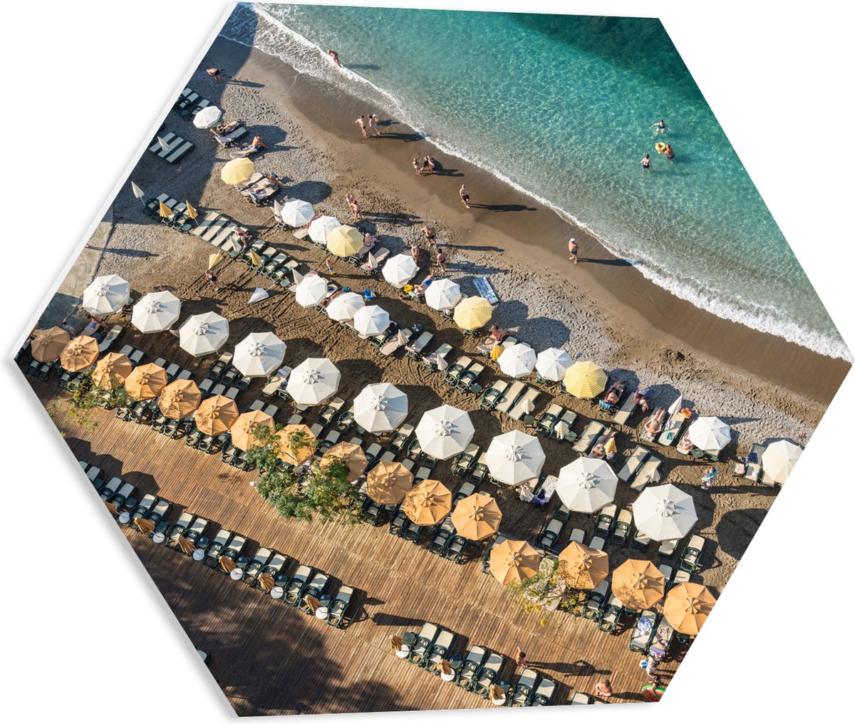 PVC Schuimplaat Hexagon - Zee - Strand - Bedjes - Parasols - Water - Hout - Mensen - 50x43