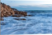 Dibond - Zee - Rotsen - Stenen - Golven - Water - 90x60 cm Foto op Aluminium (Wanddecoratie van metaal)