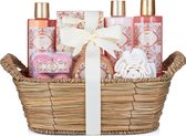 BRUBAKER Cosmetics Bad- en Doucheset Abrikozen- en Granaatappelgeur - Cadeautip Vrouw - Cadeau Idee - 11-delige Cadeauset in Rieten Mandje - Moederdag cadeautje
