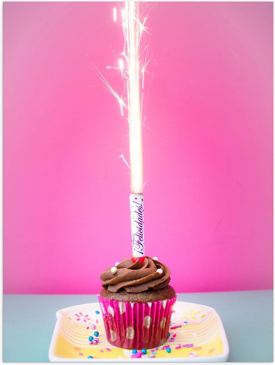 Poster Glanzend – Verjaardagscupcake met Chocolade Topping en Fontein - 30x40 cm Foto op P