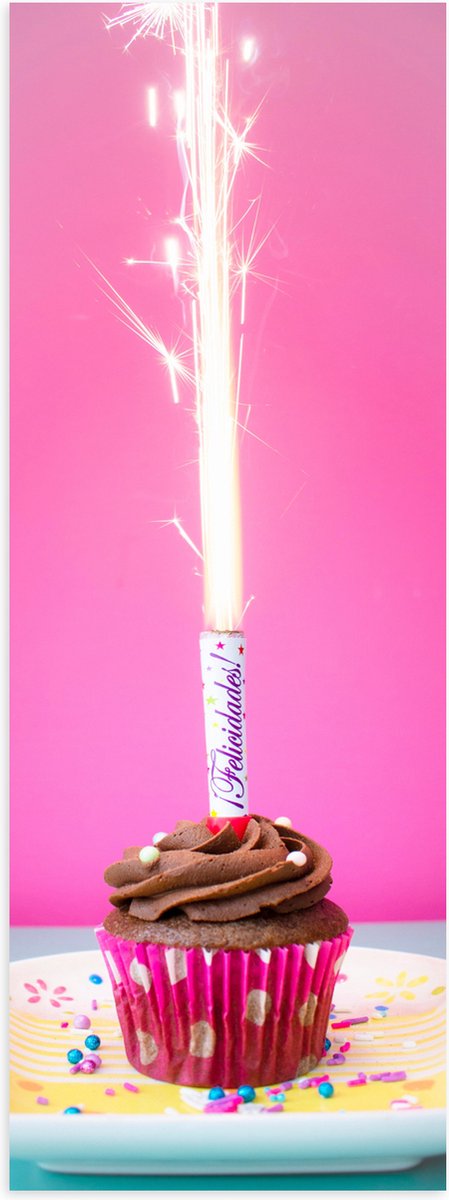 Poster Glanzend – Verjaardagscupcake met Chocolade Topping en Fontein - 30x90 cm Foto op P