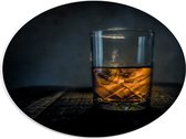 PVC Schuimplaat Ovaal - Whiskey in Glas - 40x30 cm Foto op Ovaal (Met Ophangsysteem)