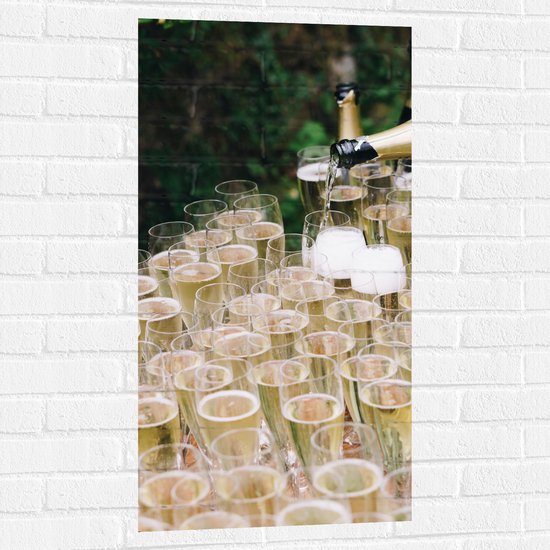Muursticker - Volle Champagneglazen - 50x100 cm Foto op Muursticker
