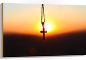 Hout - Kerkelijk Kruis Hangend aan Ketting tegen Fel Zonlicht - 105x70 cm - 9 mm dik - Foto op Hout (Met Ophangsysteem)