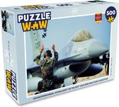Puzzel Grondpersoneel signaleert de piloot van een militair vliegtuig - Legpuzzel - Puzzel 500 stukjes