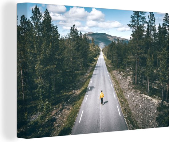 Homme dans le paysage de Norvège en vue d'oiseau toile 2cm 180x120 cm - Tirage photo sur toile (Décoration murale salon / chambre) XXL / Groot format!