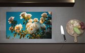 Inductieplaat Beschermer - Witte Rozenstruik in het Zonlicht onder Helderblauwe Lucht - 80x52 cm - 2 mm Dik - Inductie Beschermer van Vinyl