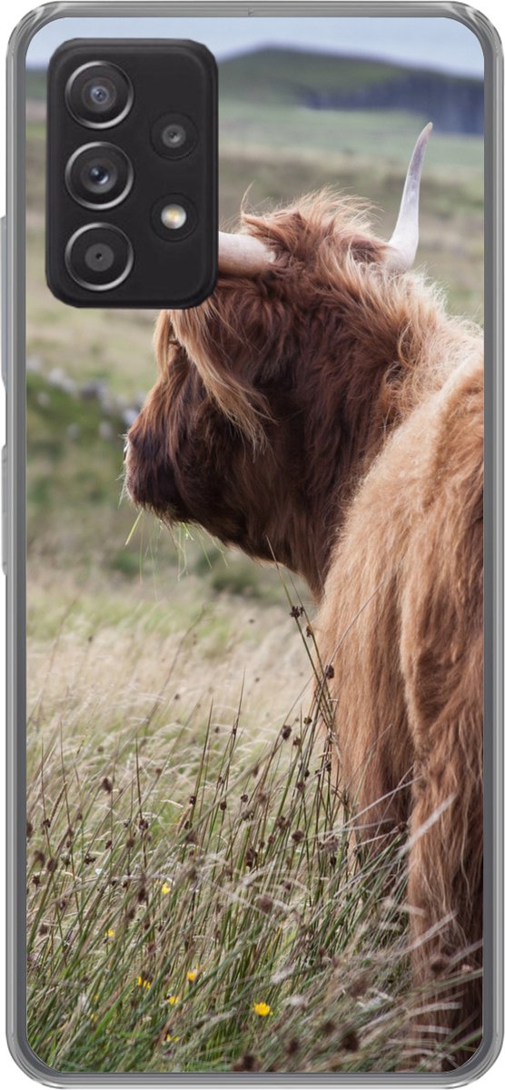 Telefoonhoesje Geschikt voor Samsung galaxy a73 hoesje - Schotse Hooglander - Natuur - Zee - Siliconen Telefoonhoesje Telefoonhoesje