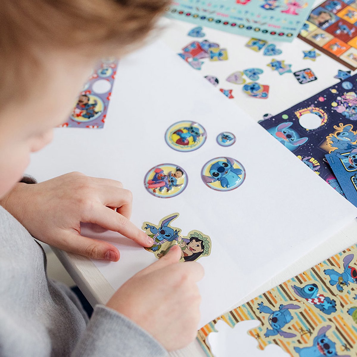 Disney Stitch stickers - Totum super stickerset XL 7 vellen | speelgoed knutselen en stickeren meisjes en jongens - incl. luxe stickers en spelletjes — afbeelding 17