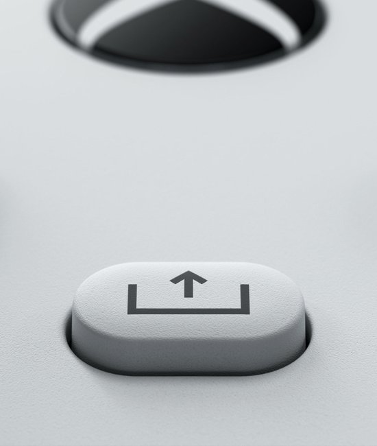 Close-up van de witte Xbox Series S controller met een 'share' knop met pijl naar boven.
