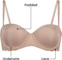 Beige voorgevormde bh met kant aan de onderkant, met etiket 'Padded' en 'Underwire'.