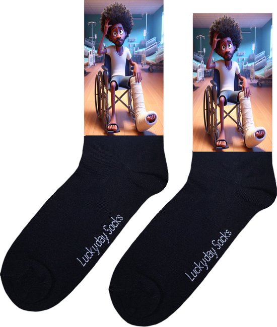 Opkikkertje - beterschap - bedankje - donkere man - gebroken been - ziekenhuis sokken - Verpleging Sokken - Vrolijke sokken - Leuke Sokken - opkikker - sokken waar van wordt - LuckyDay Socks - maat 37-44