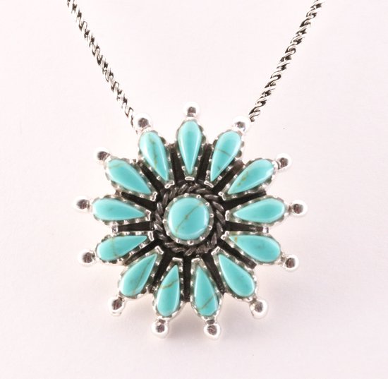 Pendentif en argent en forme de fleur avec turquoise verte sur chaîne