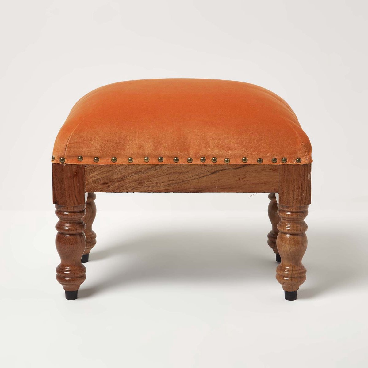 Homescapes Rechthoekige fluwelen kruk Mable - oranje met houten poten, 50x30x40 cm