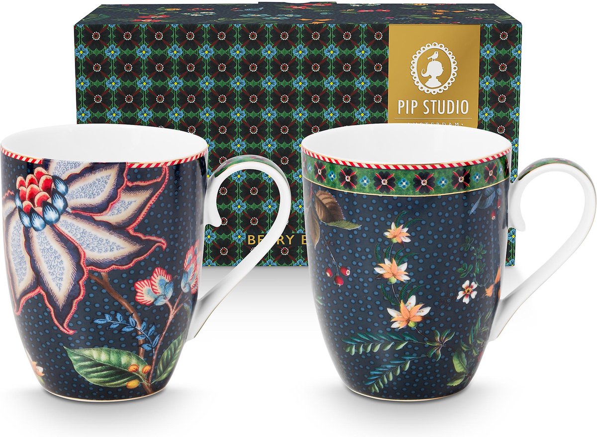 Pip Studio Berry Blues mokken set van twee donkerblauwe mokken (350ml) met bloemen - porselein