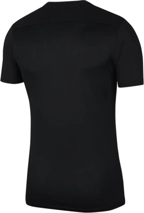 Dos d'un homme portant un t-shirt de sport noir.