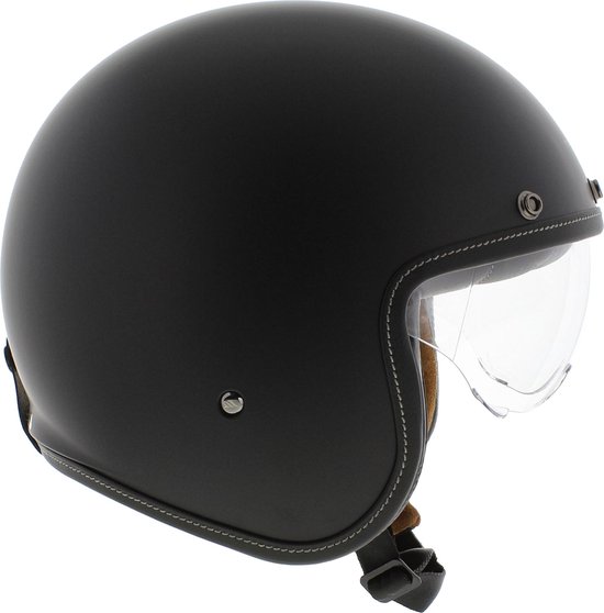 Matzwarte helm met opklapbaar vizier en witte stiksels langs de rand.