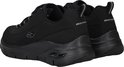 Achterkant van een zwarte Skechers Arch Fit sneaker met geponste details op de zool.