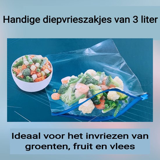 Diepvrieszakje van 3 liter gevuld met diverse groenten, naast een kom met groenten.