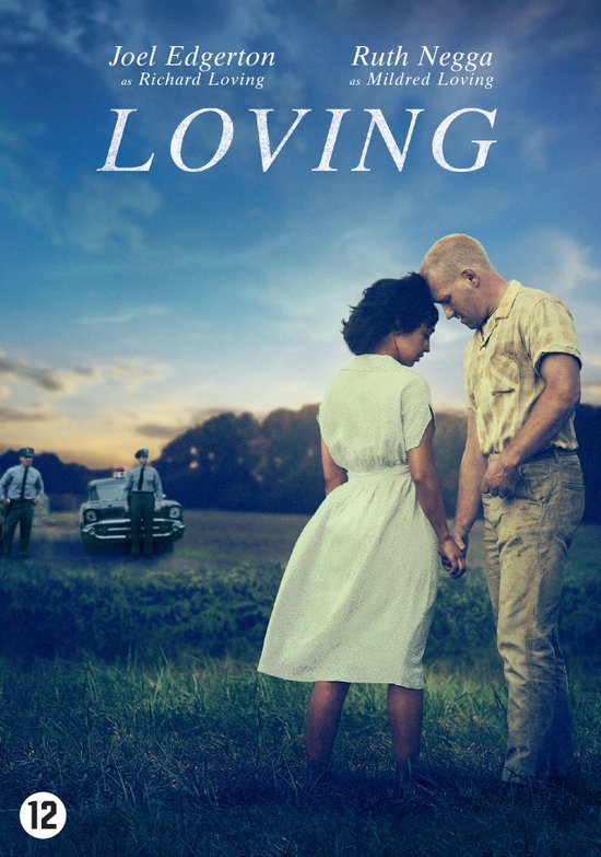 Film poster van "Loving" met Joel Edgerton en Ruth Negga, die elkaars hand vasthouden.