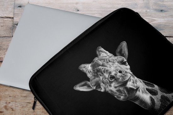 Laptophoes 15.6 inch - Giraffe - Dier - Zwart - Wit - Laptop sleeve - Binnenmaat 37x26 cm - Zwarte achterkant