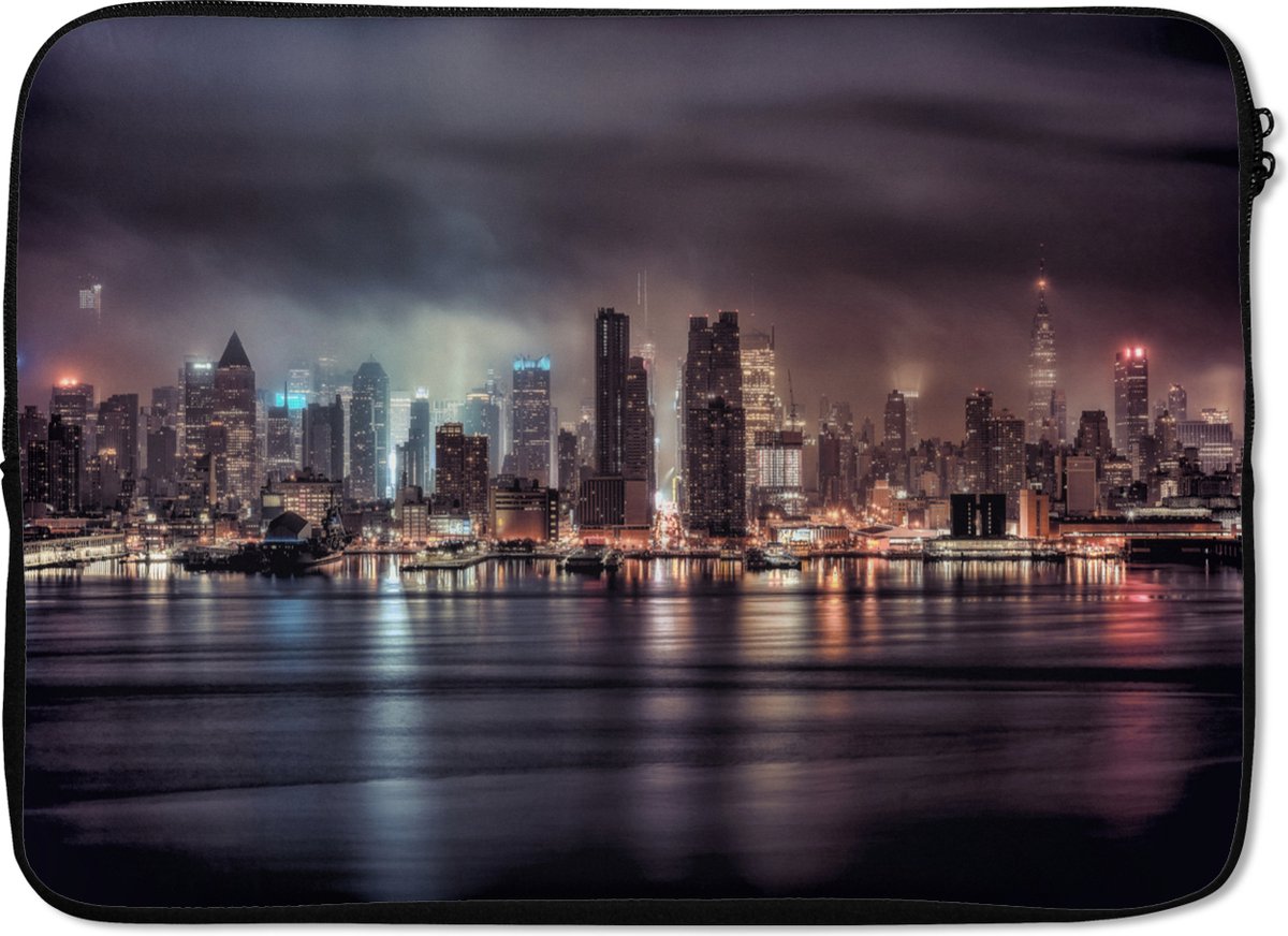 Laptophoes 14 inch - New York - Storm - Skyline - Laptop sleeve - Binnenmaat 33x23 cm - Zwarte achterkant