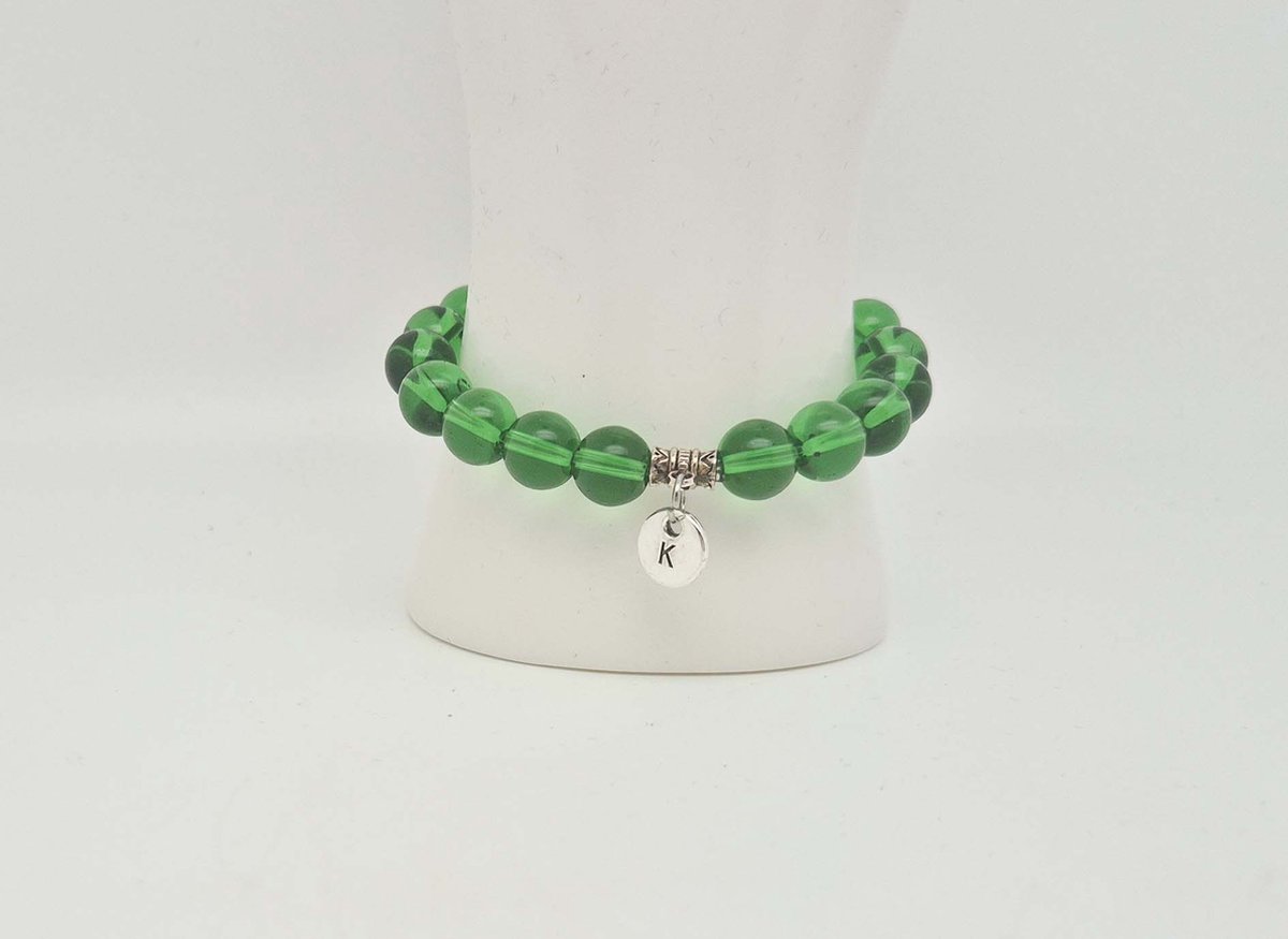 Handgemaakte natuursteen armband met hanger "Letters in cirkel" " Groene kwartz" -8 mm diameter van de korrel- Diameter armband 20 cm - Kies je favoriete letters- Een mooi cadeau voor familie en vrienden