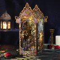 Miniatuur poppenhuis 'Law of Night', verlicht, met vele gedetailleerde scènes en versieringen.