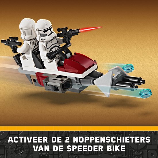 Twee witte LEGO Star Wars Clone Troopers op een rode en witte speeder bike. De voorste Clone Trooper schiet met een rood licht.