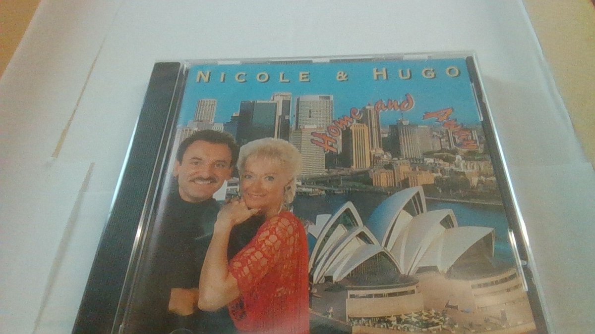 NICOLE&HUGO HOME AND AWAY
