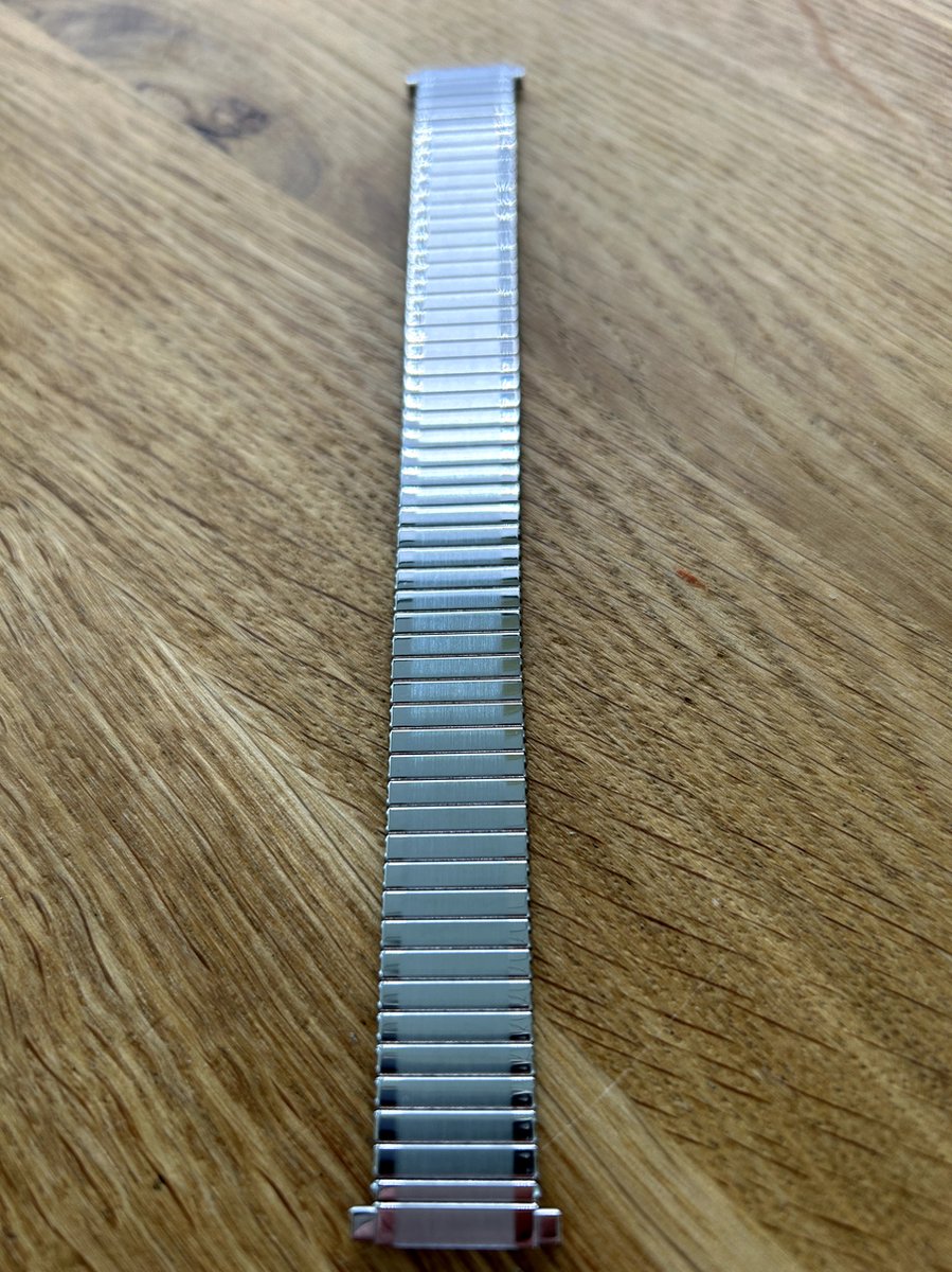Rekband-horlogeband-flexibele band-model b38-zilverkleurig-roestvrijstaal-voor 16 en 18 mm horloges-juweliers kwaliteit-waterbestendig-video met inkort instructies