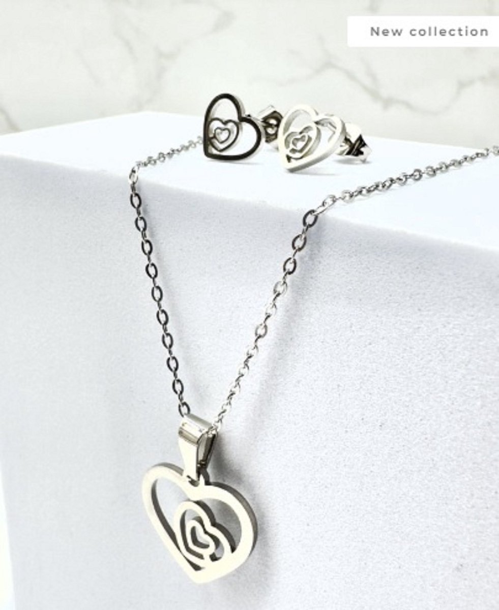 sieraden set - ketting met oorbellen - kleur zilver - oorstekers met hartje - ketting met hanger hart - RVS - stainless steel en nikkelfree - cadeau - kerst kado - mam - moeder - waterproof - nieuwe collectie