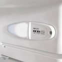 Bedieningspaneel met LED-verlichting en temperatuurinstellingen voor de Inventum koelkast.