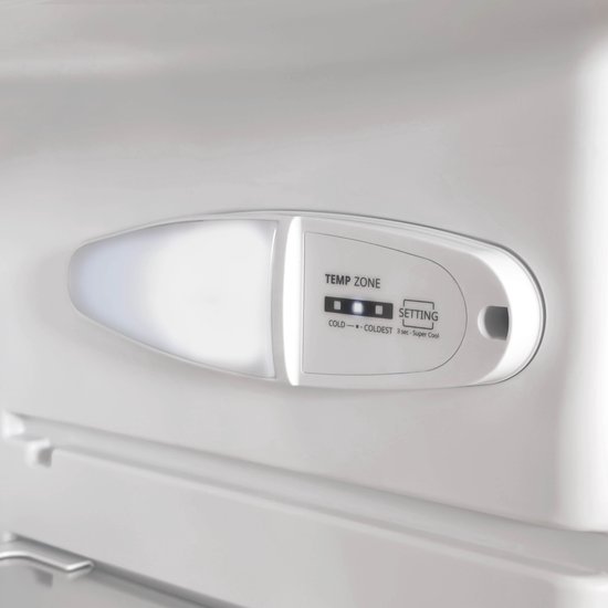 Bedieningspaneel met LED-verlichting en temperatuurinstellingen voor de Inventum koelkast.