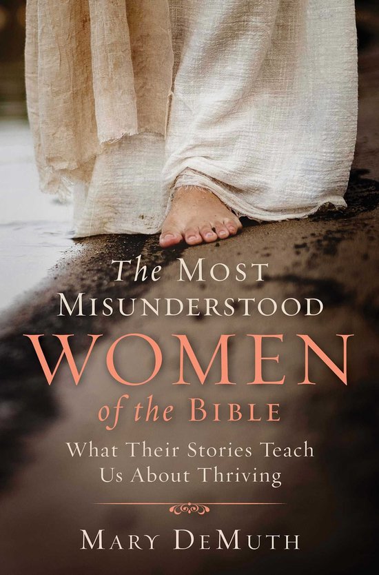 Couverture de livre avec pieds nus en robe beige au bord de l'eau. Titre : The Most Misunderstood Women of the Bible.